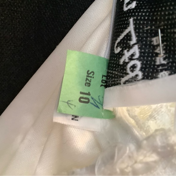 Elegant White Ruffled Dress - Picture 6 of 12